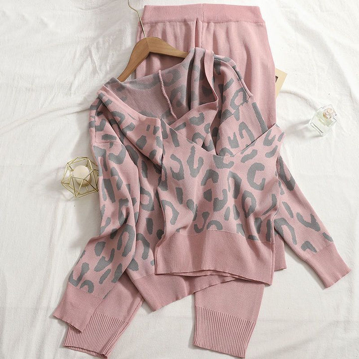 Damernas bekväma stickade lounge set med leopardmönster Mirla-Eva Jonsson