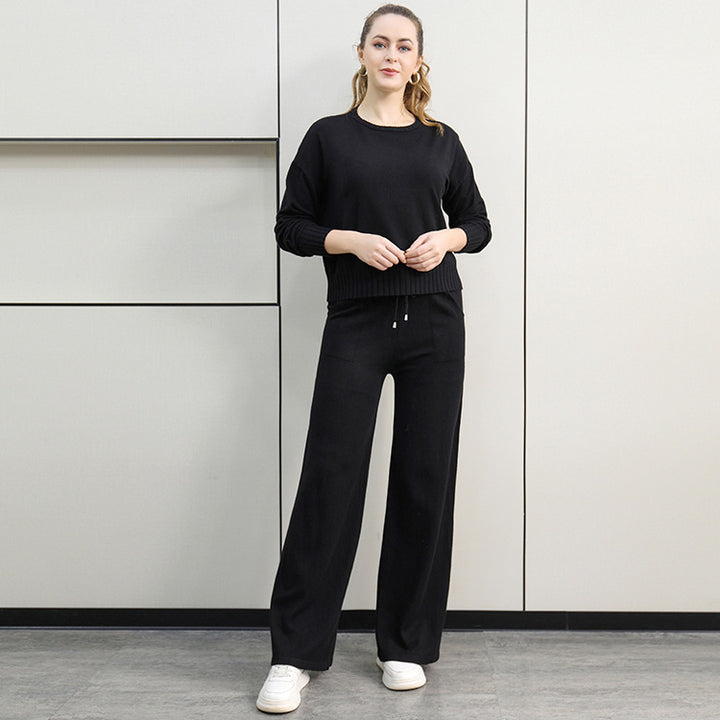 Damernas bekväma stickade loungedräktset med lös passform och praktiska fickor Mirla-Eva Jonsson