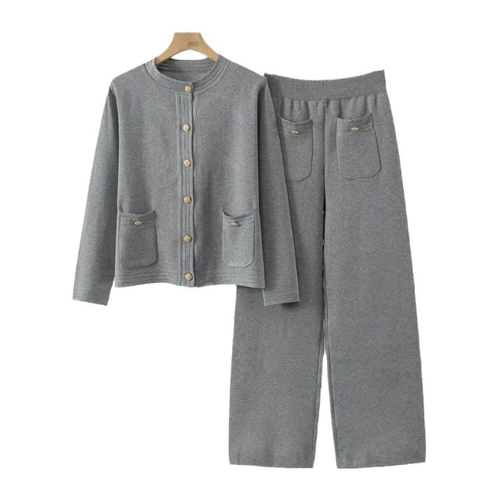 Damernas bekväma stickade loungewear-set med knapprar och påsydda fickor Mirla-Eva Jonsson