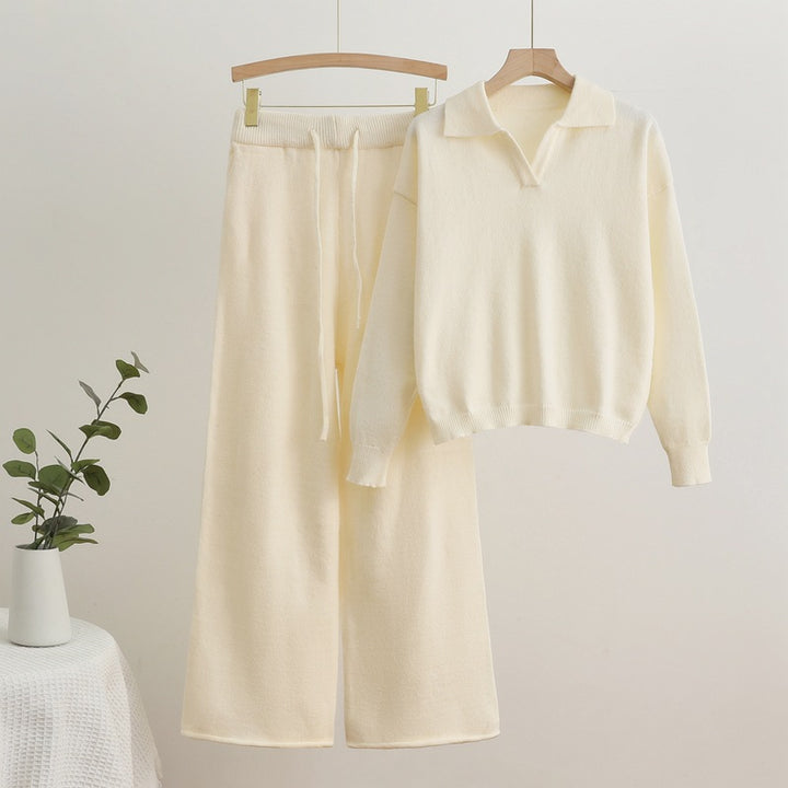 Damernas bekväma stickade loungewear-set med vidskuren tröja och byxor Mirla-Eva Jonsson