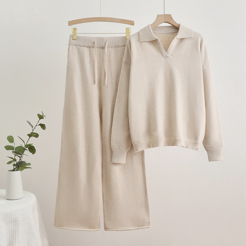 Damernas bekväma stickade loungewear-set med vidskuren tröja och byxor Mirla-Eva Jonsson