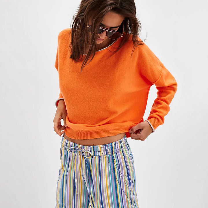Damernas bekväma sweatshirt med lös passform och elegant ribbstruktur Mirla-Eva Jonsson