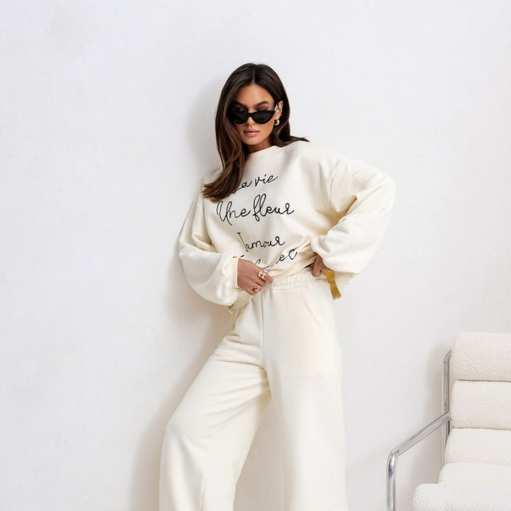 Damernas bekväma sweatshirt med moderiktig text Mirla-Eva Jonsson