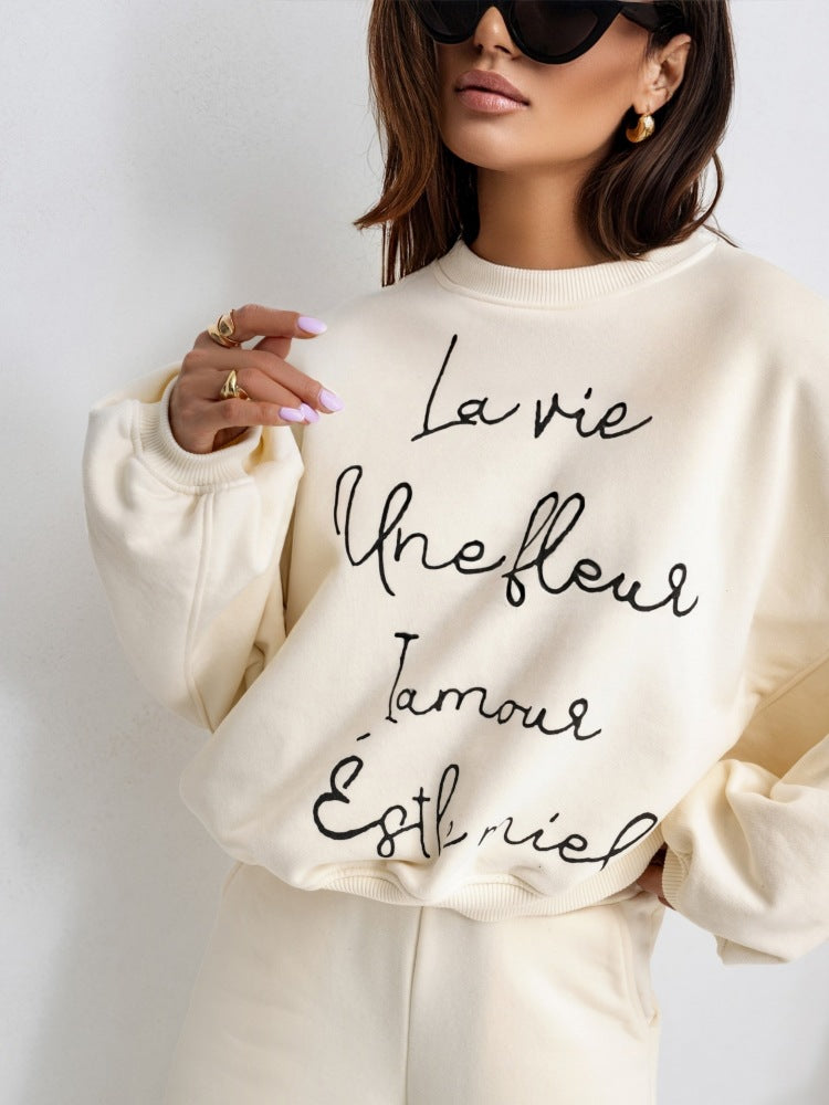 Damernas bekväma sweatshirt med moderiktig text Mirla-Eva Jonsson