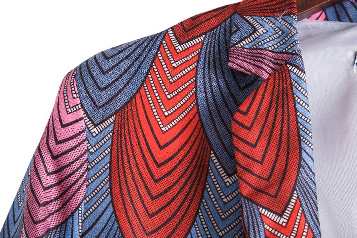 Damernas blazer med iögonfallande blommönster och modern skärning Mirla-Eva Jonsson