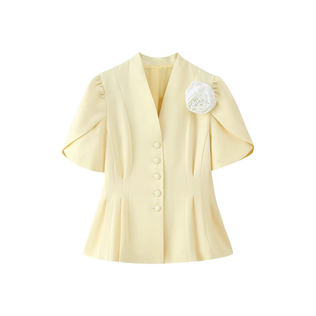 Damernas blus med elegant krage och dekorativa volanger Mirla-Eva Jonsson