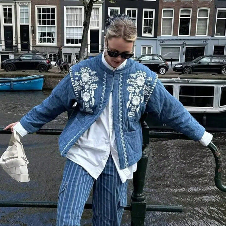 Damernas broderad blousonjacka i lätt bomullsmaterial med praktiska fickor Mirla-Eva Jonsson