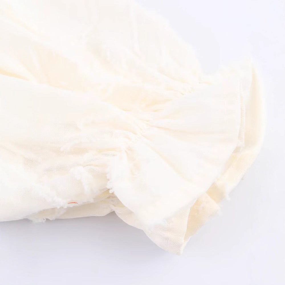 Damernas broderad blus med puffärmar och lekfulla detaljer Mirla-Eva Jonsson