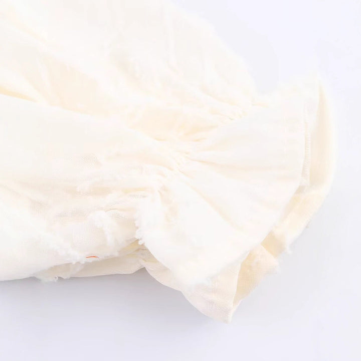 Damernas broderad blus med puffärmar och lekfulla detaljer Mirla-Eva Jonsson