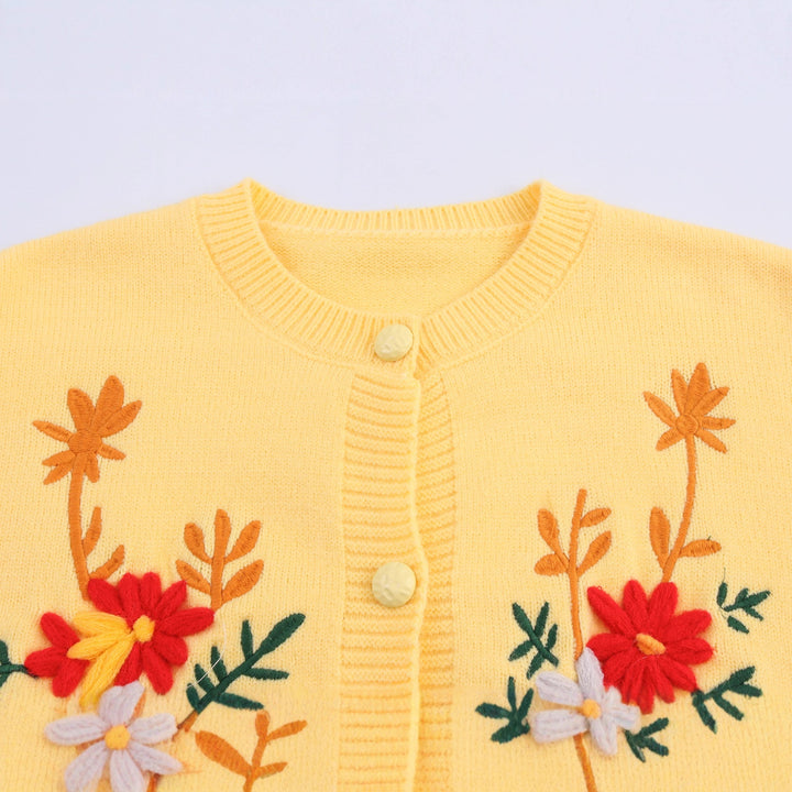 Damernas broderad cardigan med knäppning Mirla-Eva Jonsson