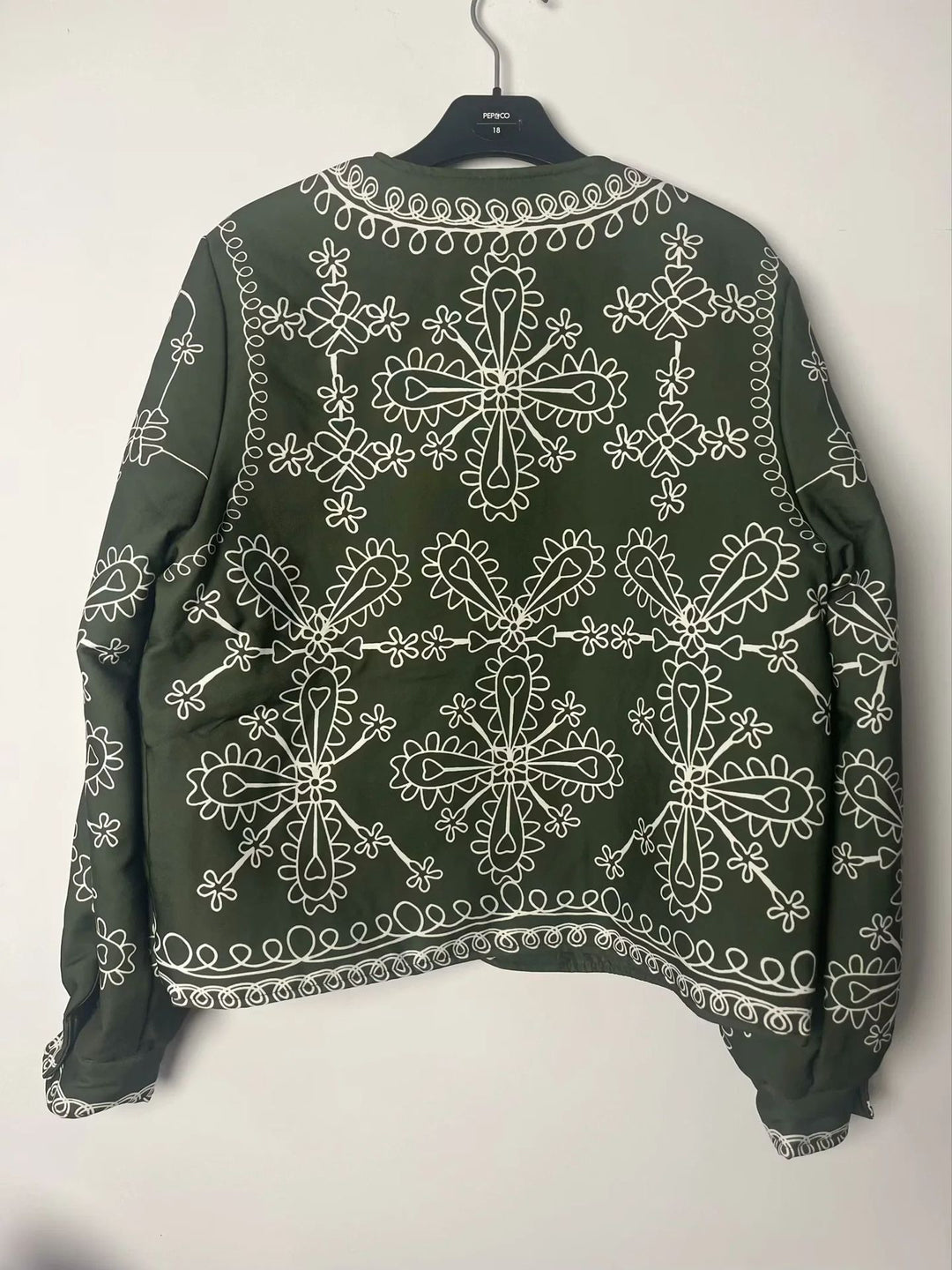 Damernas broderade jacka med blommönster och modern passform Mirla-Eva Jonsson