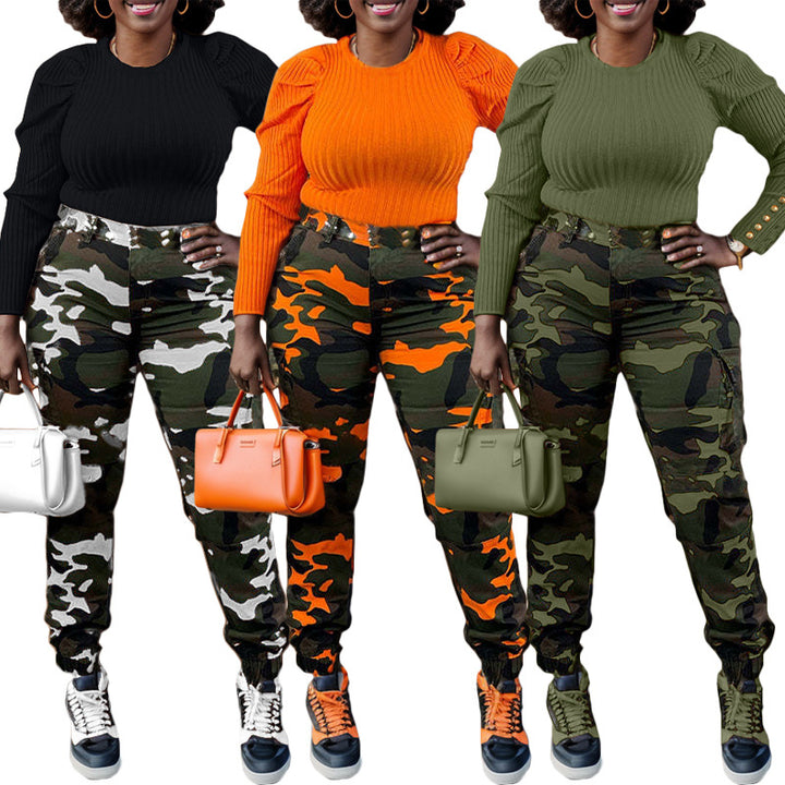 Damernas cargo-byxor med camouflage-mönster och hög midja Mirla-Eva Jonsson