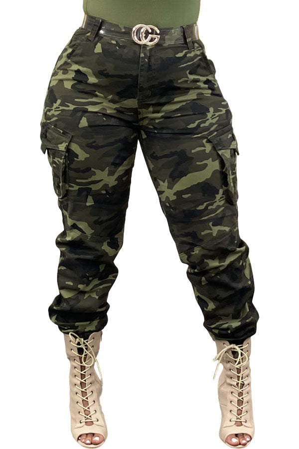 Damernas cargo-byxor med camouflage-mönster och hög midja Mirla-Eva Jonsson