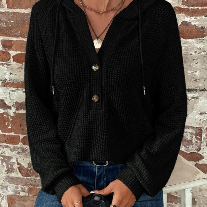 Damernas casual hoodie med knappdetaljer och strukturerad väv Eva Jonsson-Eva Jonsson