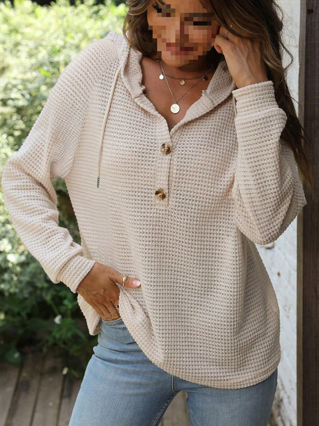 Damernas casual hoodie med knappdetaljer och strukturerad väv Eva Jonsson-Eva Jonsson