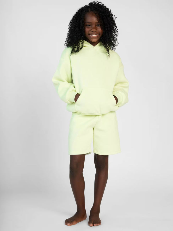 Damernas casual hoodie och shorts set i mjukt material med praktiska fickor Mirla-Eva Jonsson