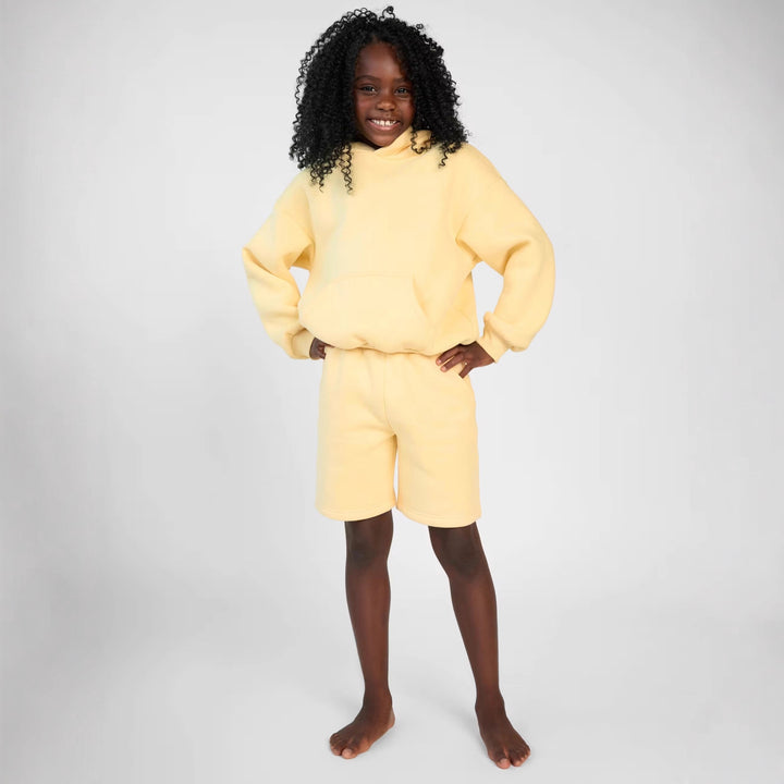 Damernas casual hoodie och shorts set i mjukt material med praktiska fickor Mirla-Eva Jonsson