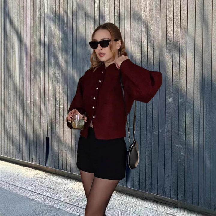 Damernas chict överkastjacka med strukturerad design och eleganta knappar Mirla-Eva Jonsson