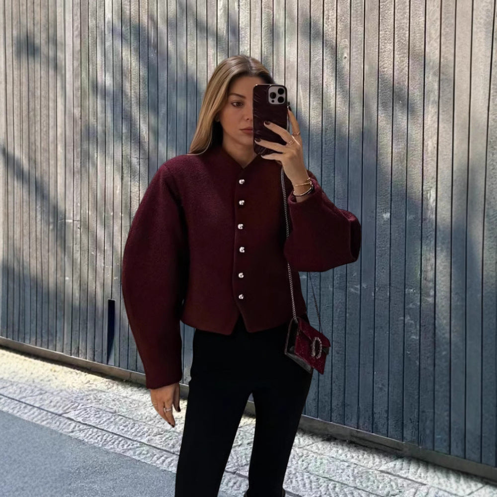 Damernas chict överkastjacka med strukturerad design och eleganta knappar Mirla-Eva Jonsson