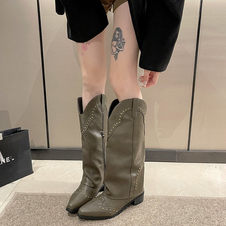 Damernas cowboystövlar med dekorativa nitar och bekväm blockklack Mirla-Eva Jonsson