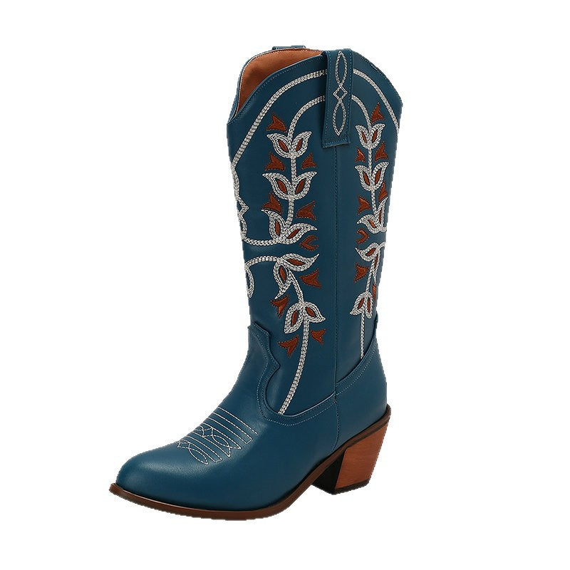 Damernas cowboystövlar med konstfulla broderier och elegant blockklack Mirla-Eva Jonsson