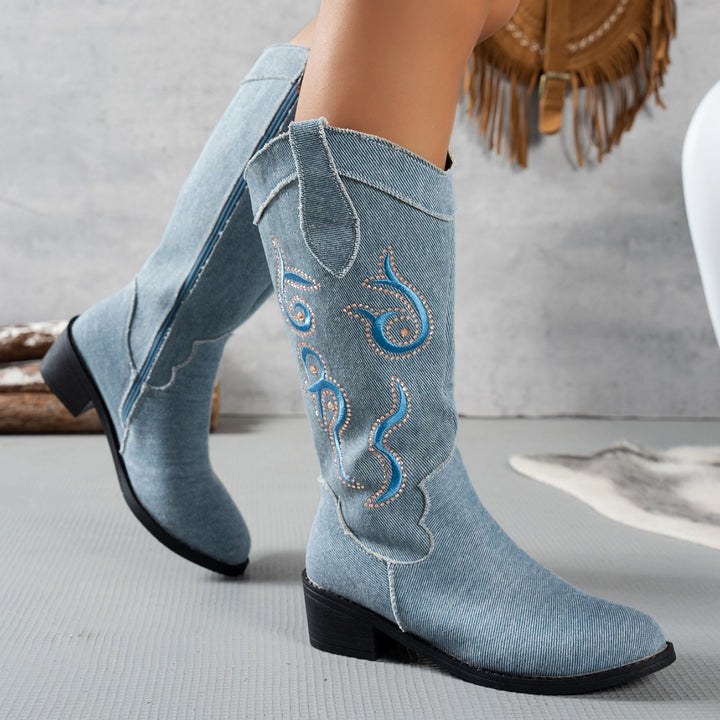 Damernas cowboystövlar med modernt broderidesign Mirla-Eva Jonsson