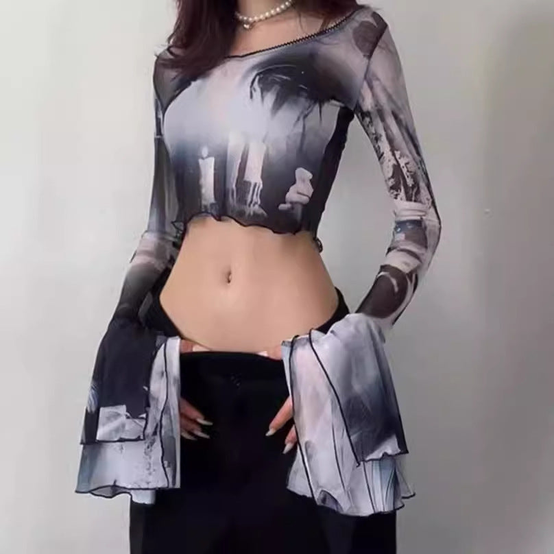 Damernas crop-top med transparenta ärmar och konstnärlig tryck Mirla-Eva Jonsson