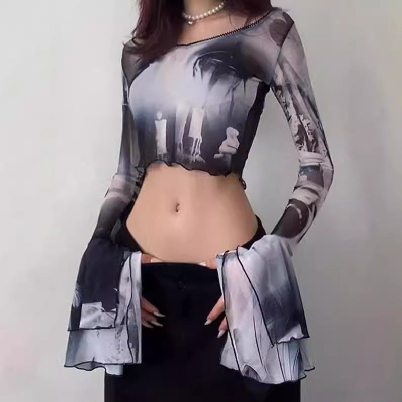 Damernas crop-top med transparenta ärmar och konstnärlig tryck Mirla-Eva Jonsson
