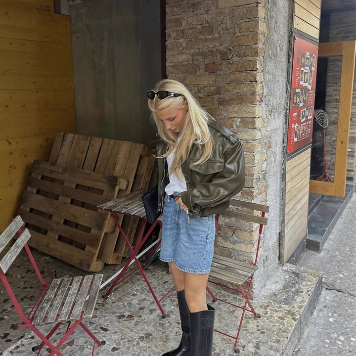 Damernas cropped fritidsjacka med praktiska fickor Mirla-Eva Jonsson
