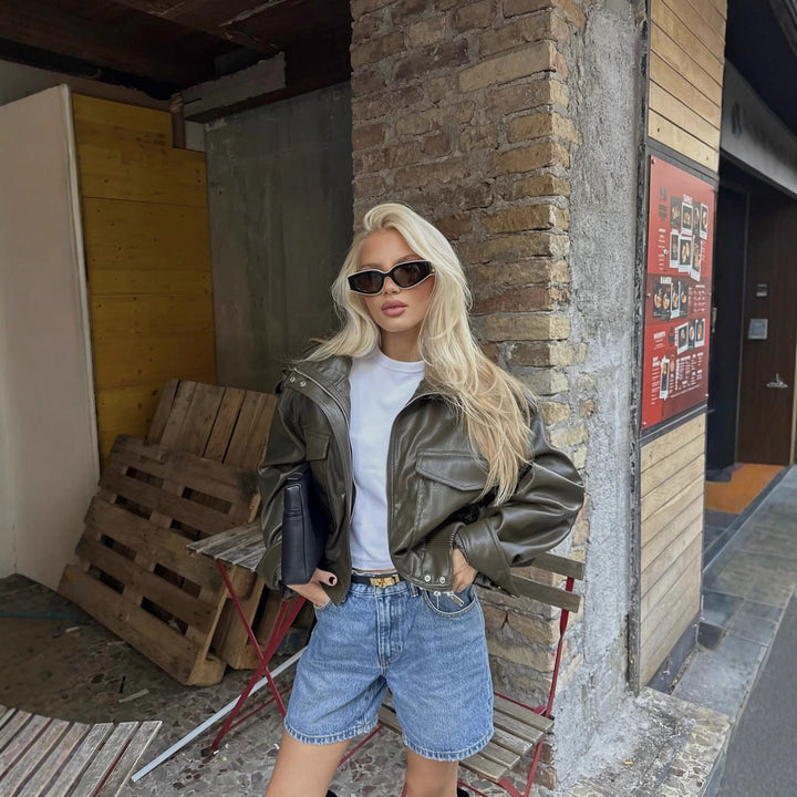 Damernas cropped fritidsjacka med praktiska fickor Mirla-Eva Jonsson