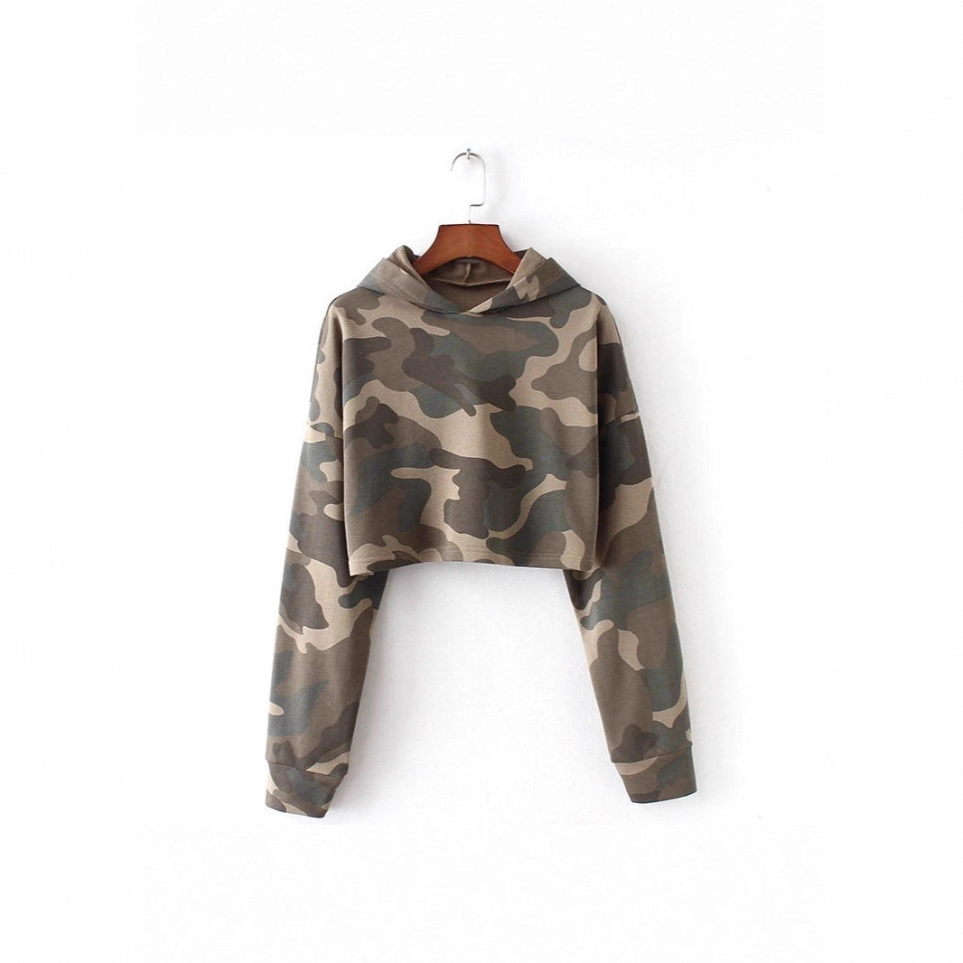 Damernas cropped hoodie i modern kamouflage-design Mirla-Eva Jonsson