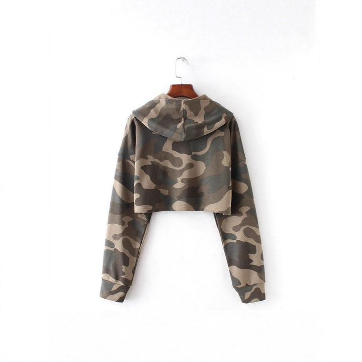 Damernas cropped hoodie i modern kamouflage-design Mirla-Eva Jonsson