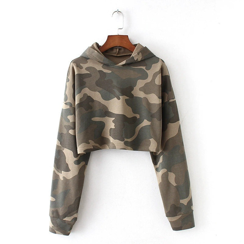 Damernas cropped hoodie i modern kamouflage-design Mirla-Eva Jonsson