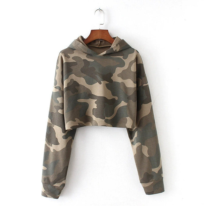 Damernas cropped hoodie i modern kamouflage-design Mirla-Eva Jonsson