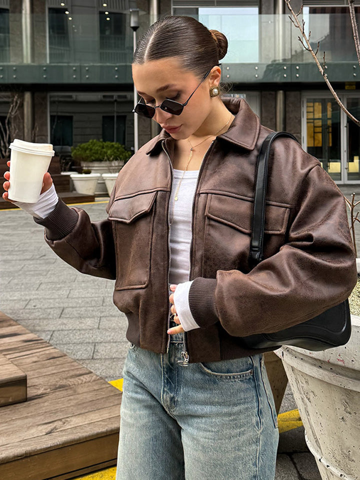 Damernas cropped konstläderjacka med fickor Mirla-Eva Jonsson