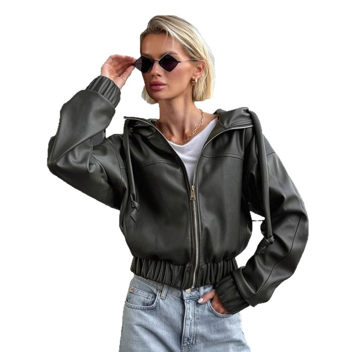 Damernas cropped konstläderjacka med kontrasterande detaljer och elastisk midja Eva Jonsson-Eva Jonsson