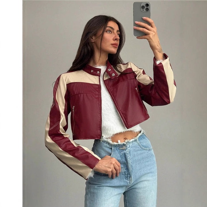 Damernas cropped konstläderjacka med kontrasterande insatser Mirla-Eva Jonsson