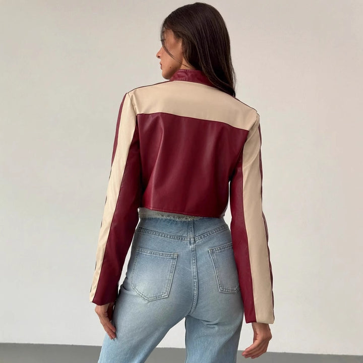 Damernas cropped konstläderjacka med kontrasterande insatser Mirla-Eva Jonsson