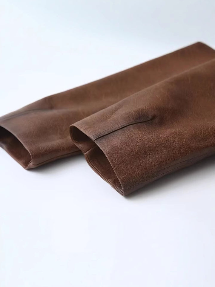 Damernas cropped konstläderjacka med quiltat mönster och praktiska flap-fickor Mirla-Eva Jonsson