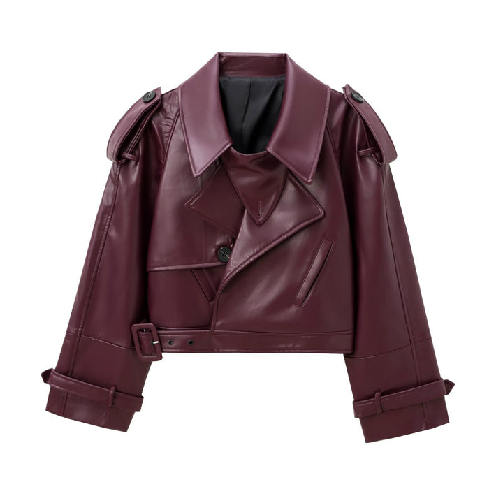 Damernas cropped läderjacka i en elegant design med breda slag och praktiska fickor Mirla-Eva Jonsson