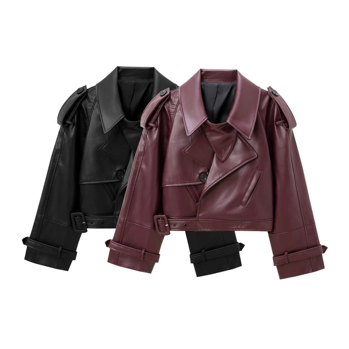 Damernas cropped läderjacka i en elegant design med breda slag och praktiska fickor Mirla-Eva Jonsson