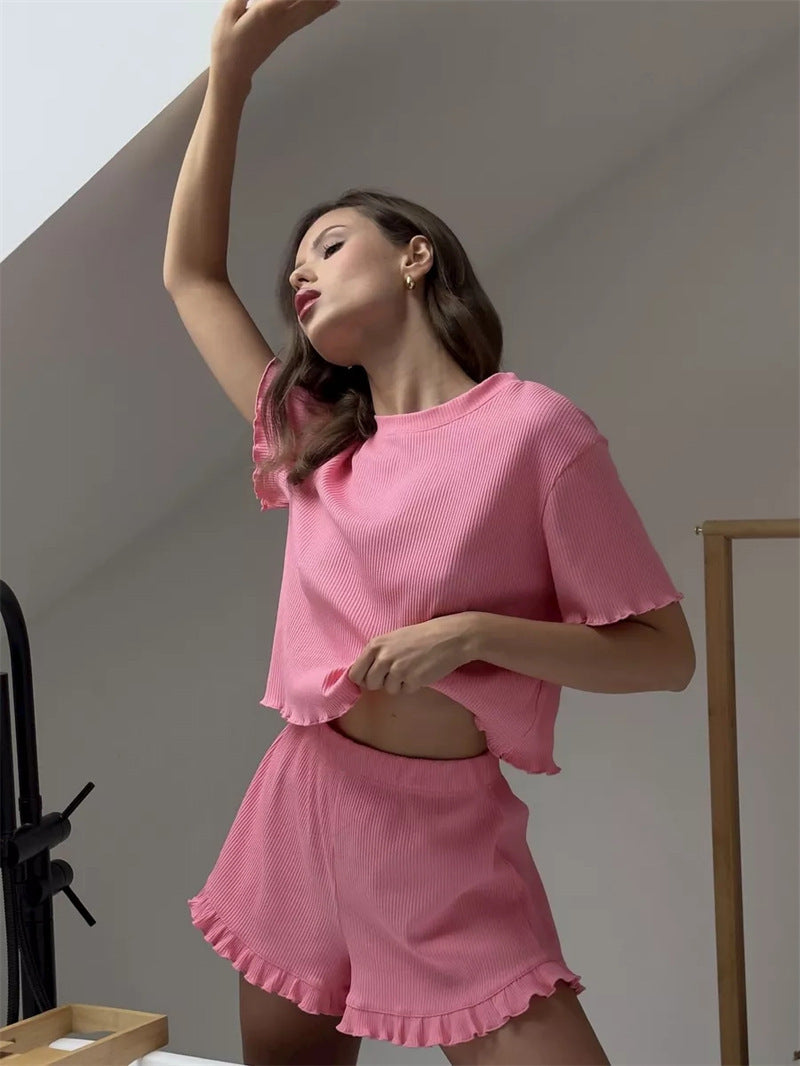Damernas cropped lounge-set med ribbat mönster och fransiga detaljer Mirla-Eva Jonsson