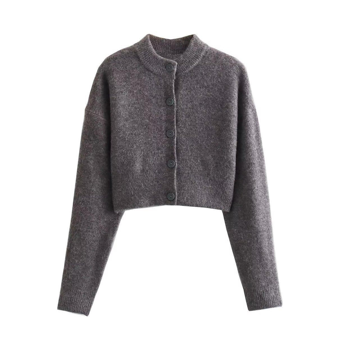 Damernas cropped stickad jacka med moderna knappar Mirla-Eva Jonsson