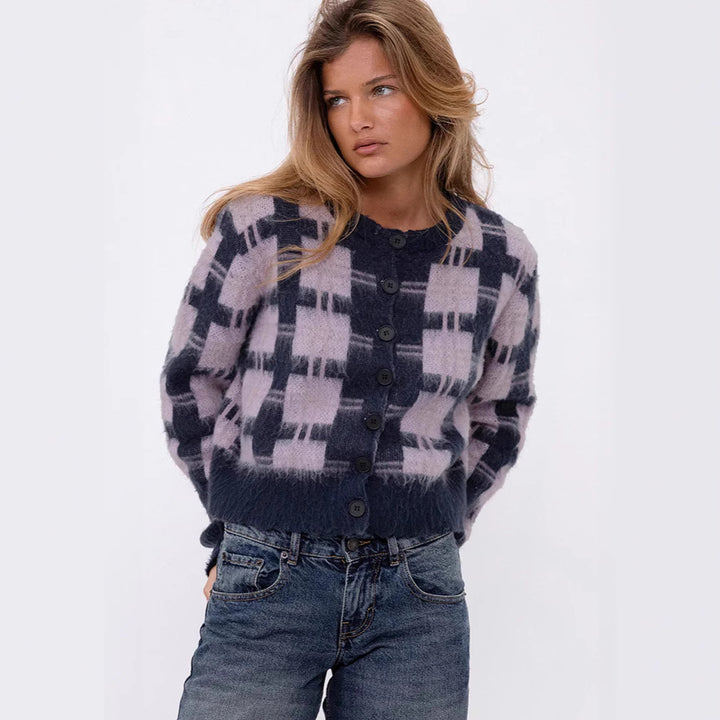 Damernas cropped stickad jacka med modernt rutmönster och knappdesign Mirla-Eva Jonsson