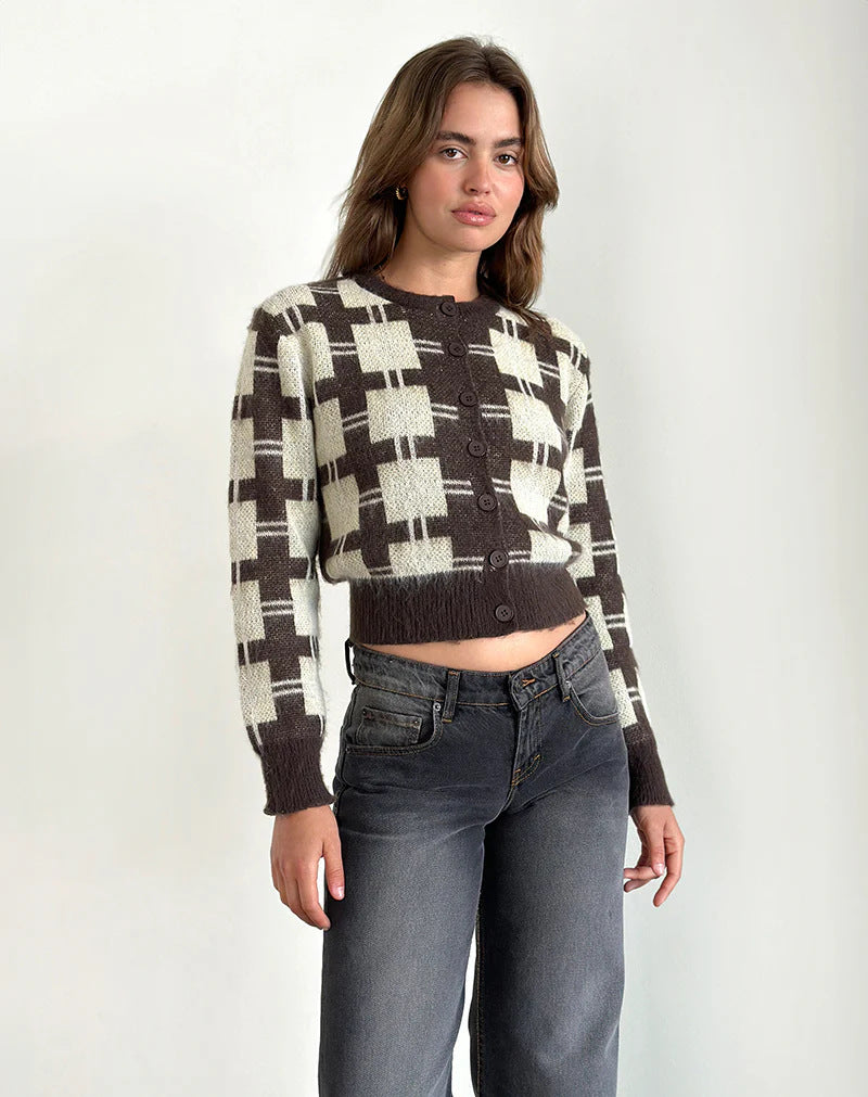 Damernas cropped stickad jacka med modernt rutmönster och knappdesign Mirla-Eva Jonsson