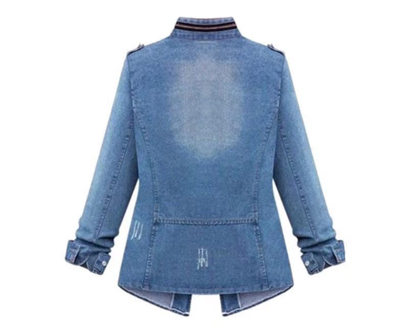 Damernas denimjacka med praktiska påsydda fickor och dragsko Mirla-Eva Jonsson