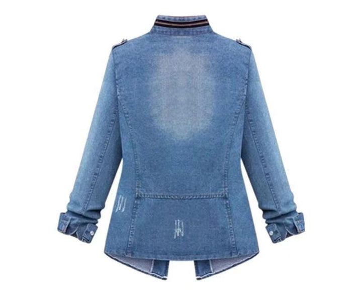 Damernas denimjacka med praktiska påsydda fickor och dragsko Mirla-Eva Jonsson