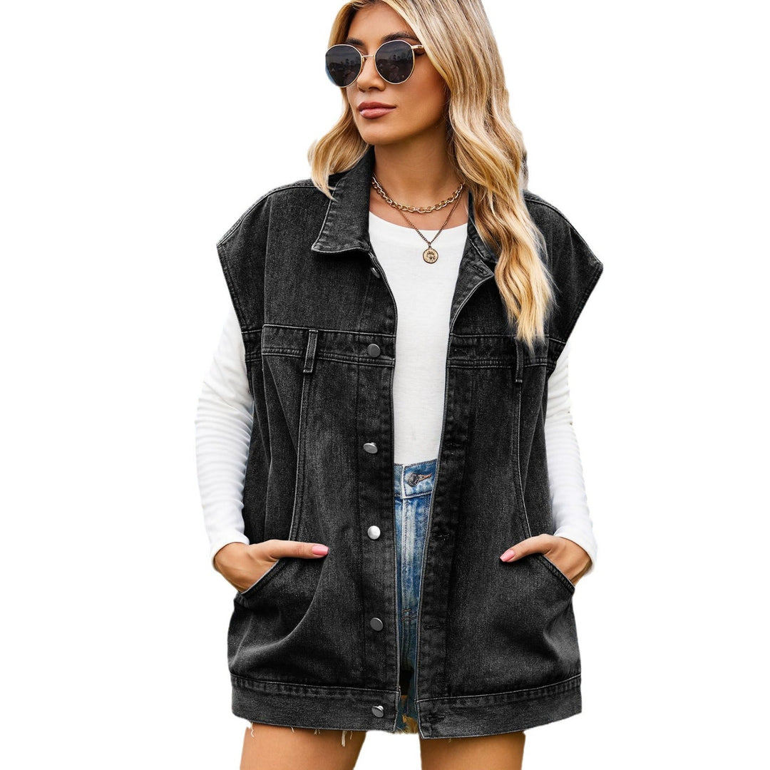 Damernas denimväst i modern oversized-stil med praktiska fickor Mirla-Eva Jonsson