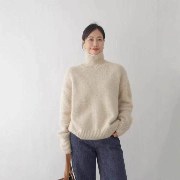 Damernas designer-halsduk-tröja gjord av högkvalitativ ull Mirla-Eva Jonsson