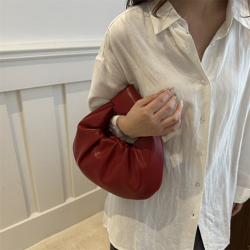 Damernas designerhandväska med innovativt vikdesign och mjuk silhuett Mirla-Eva Jonsson
